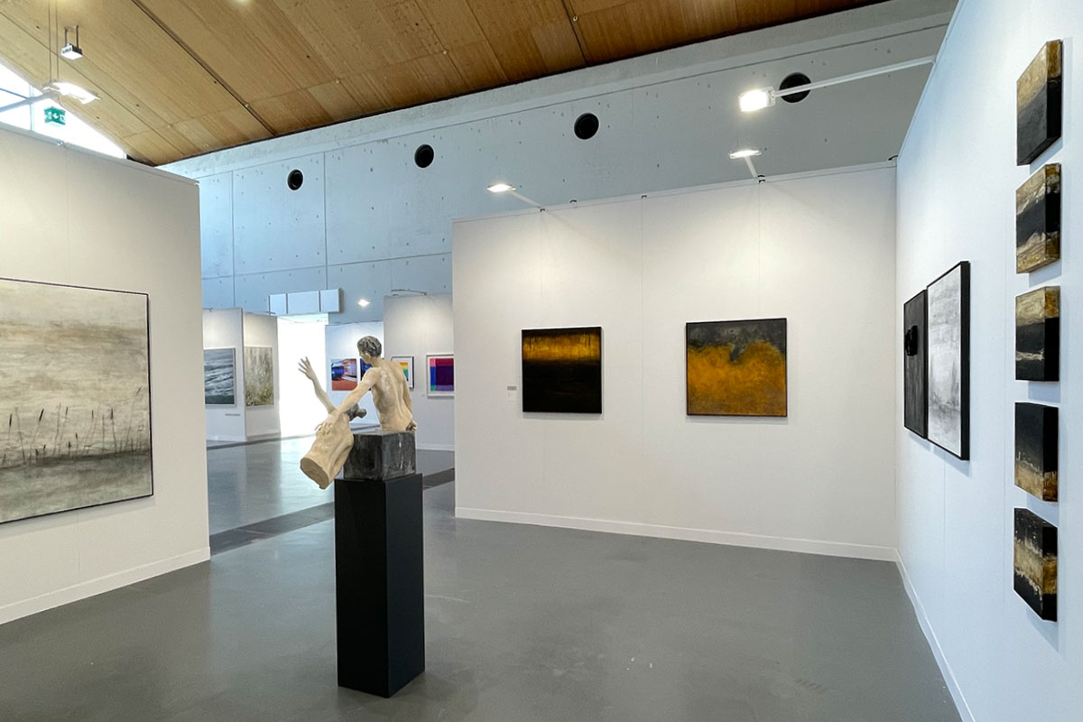 One Artist Show, Art Karlsruhe 2024, vertreten durch die  Overhead Galllery (Skulptur Hubert Mussner)